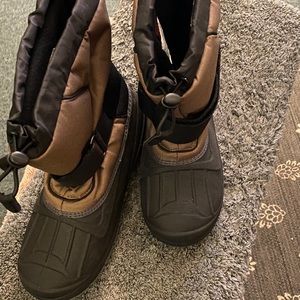 Winter boots . Youth size